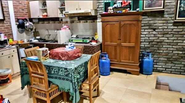 [RBT031] Dijual Cepat Rumah Bernuansa Bali 4 Lantai Siap Huni - Gambar 5