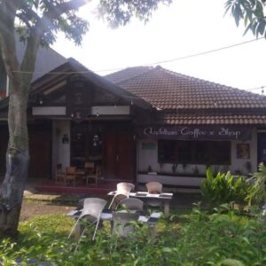 [RBT396] Dijual Rumah Siap Huni Sangat Strategis dan Halaman Cukup Luas