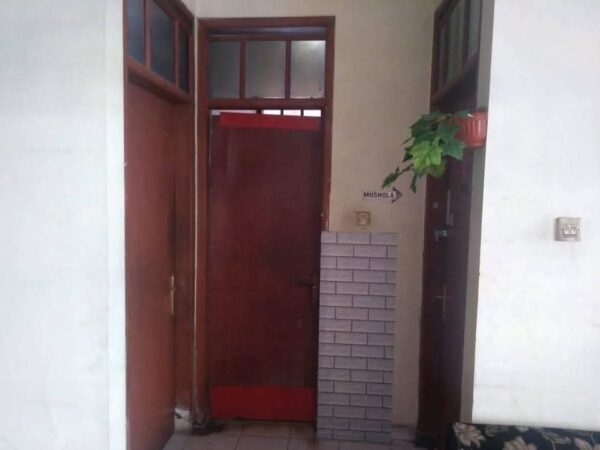 [RBT396] Dijual Rumah Siap Huni Sangat Strategis dan Halaman Cukup Luas - Gambar 7