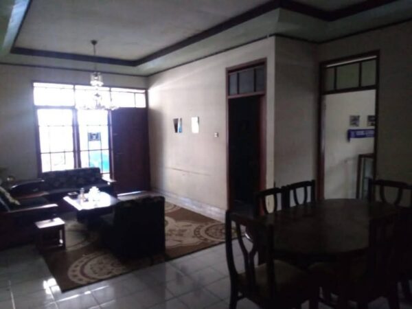 [RBT396] Dijual Rumah Siap Huni Sangat Strategis dan Halaman Cukup Luas - Gambar 9