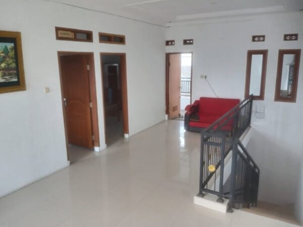 [RBT572] Rumah Second Luas di Jatihandap - Gambar 12