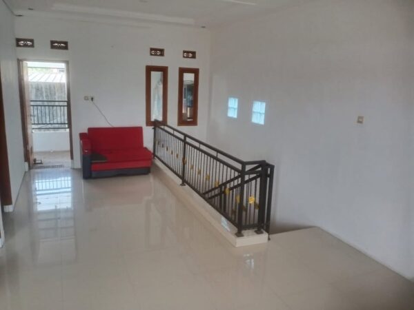 [RBT572] Rumah Second Luas di Jatihandap - Gambar 13