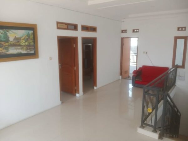 [RBT572] Rumah Second Luas di Jatihandap - Gambar 16