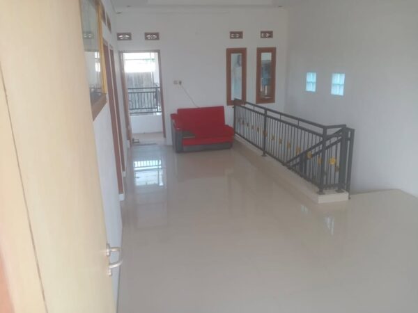 [RBT572] Rumah Second Luas di Jatihandap - Gambar 18