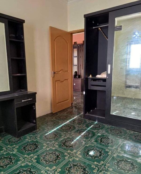 [RBT572] Rumah Second Luas di Jatihandap - Gambar 2