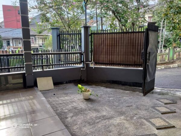 [RBT572] Rumah Second Luas di Jatihandap - Gambar 6