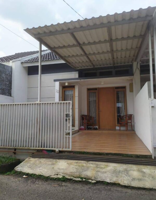 [RBT198] Rumah siap huni di Komplek Adipura Gedebage, dekat Sumarecon Mall