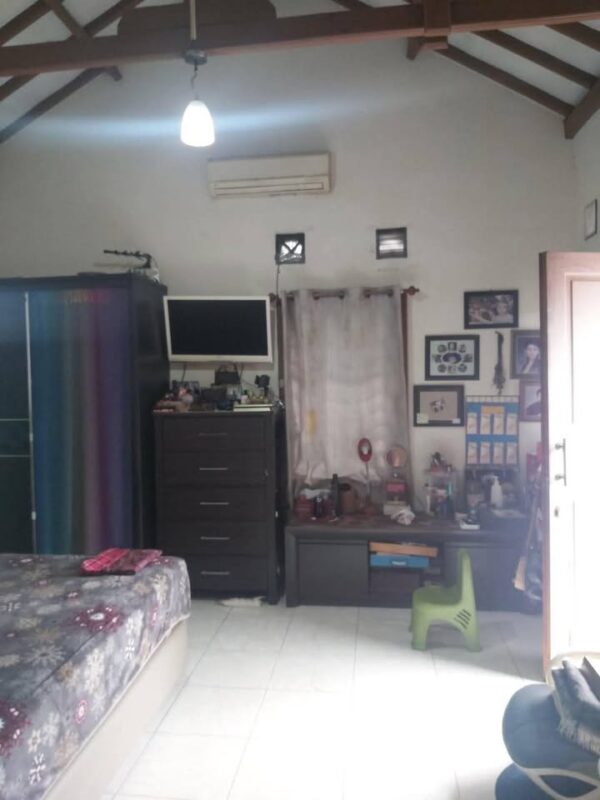 [RBT325] Dijual Rumah Second 2 Lantai Posisi Hook di Perumahan Adipura Gedebage Kota Bandung - Gambar 2