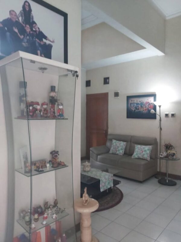 [RBT325] Dijual Rumah Second 2 Lantai Posisi Hook di Perumahan Adipura Gedebage Kota Bandung - Gambar 4