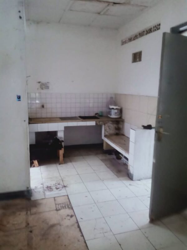 [RBT443] Dijual Cepat Rumah Lama di Area Jl Bulutangkis Komplek Arcamanik Endah Sukamiskin, Kota Bandung - Gambar 5