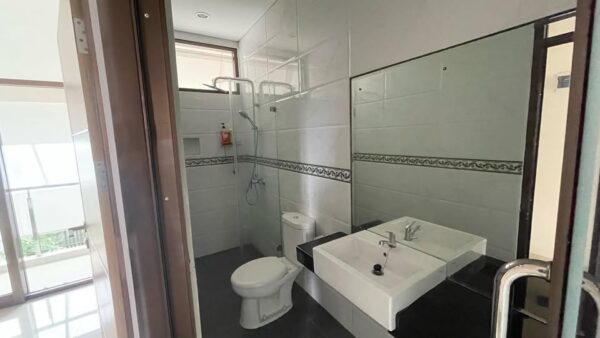 [RBT340] DIJUAL CEPAT VILLA DI CILEUNYI ADA KOLAM RENANG - Gambar 2