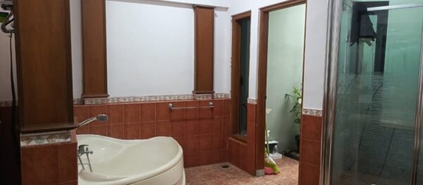 [RBT244] Rumah Luas Terawat 1 Lantai di Komplek Arcamanik dekat Jl. AH. Nasution Bandung - Gambar 4
