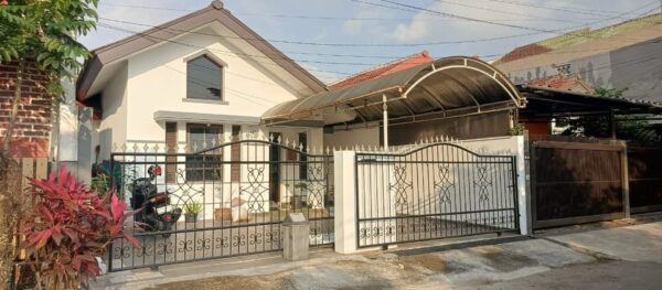 [RBT244] Rumah Luas Terawat 1 Lantai di Komplek Arcamanik dekat Jl. AH. Nasution Bandung