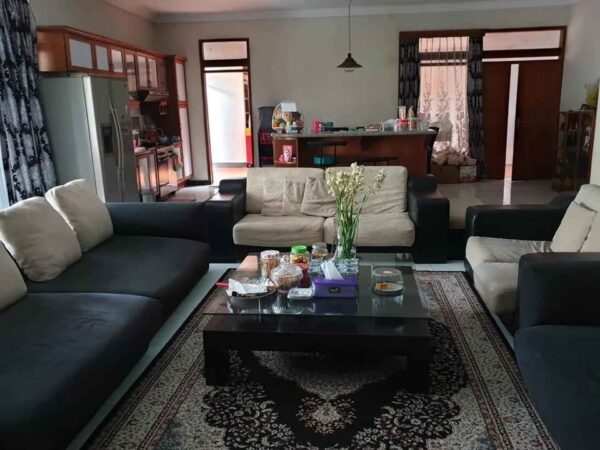 [RBT653] Rumah Luas 1 Lantai di Mainroad Arcamanik Endah - Cocok untuk Usaha & Hunian! - Gambar 3
