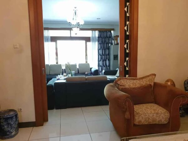 [RBT653] Rumah Luas 1 Lantai di Mainroad Arcamanik Endah - Cocok untuk Usaha & Hunian! - Gambar 8